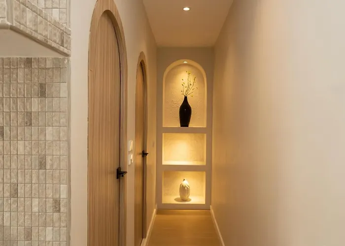 2 Bedrooms 4 Guests Private Floor At Sathorn バンコク都
