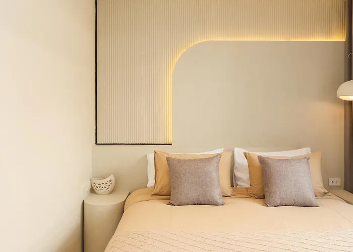 2 Bedrooms 4 Guests Private Floor At Sathorn
